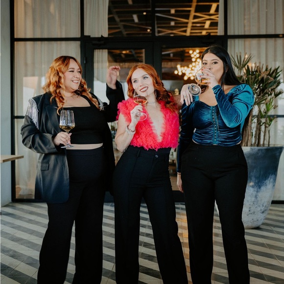 *24 FRIDAY SALE* Prima Donna Green Velvet Crop Top - Picture 5 of 5